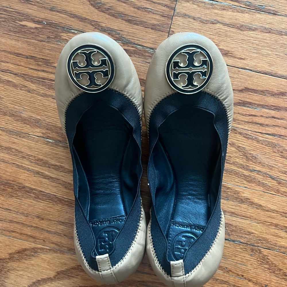 Tory Burch Tan and Black Flats Elegant Slip-On Design